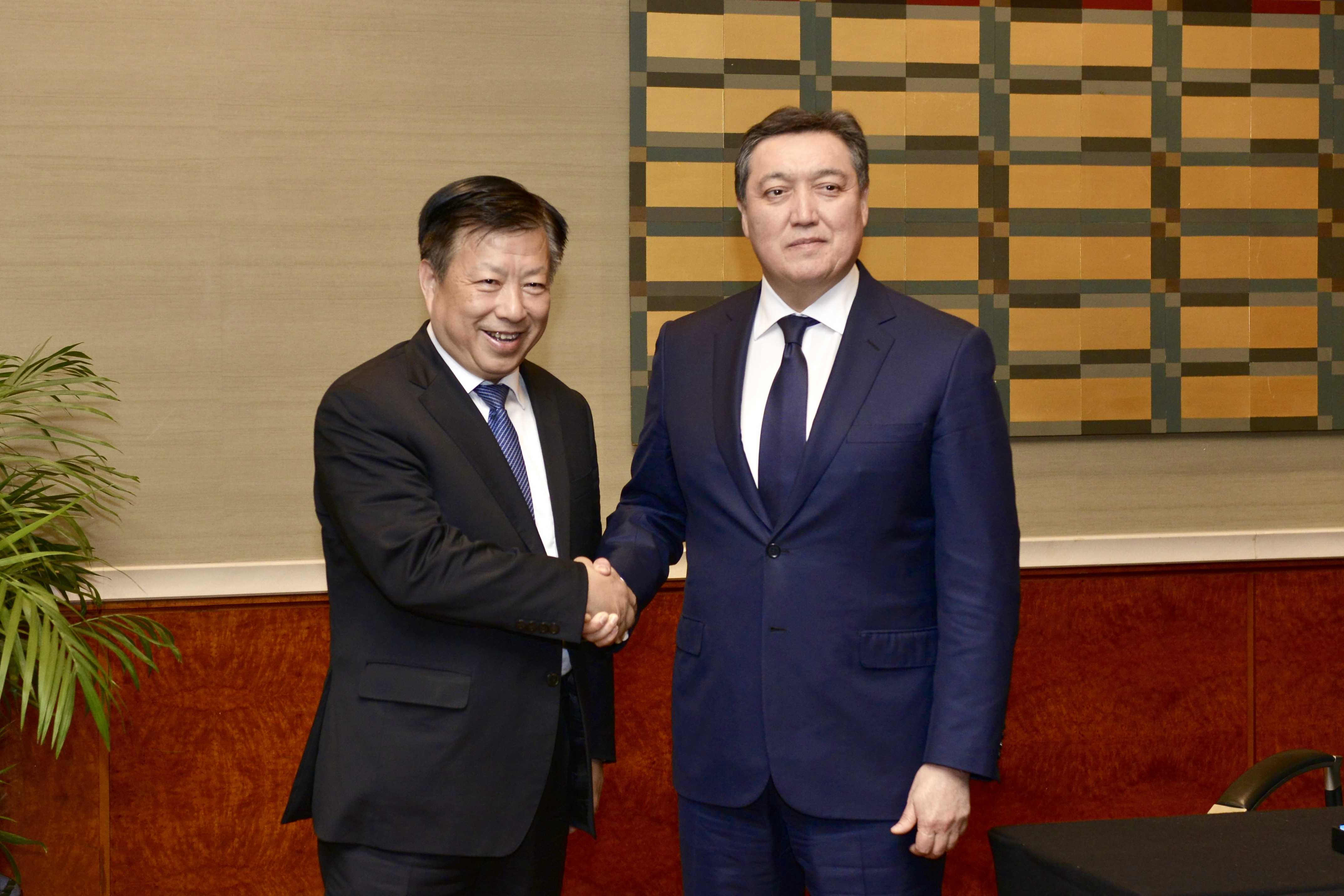 20180413在京拜会哈国第一副总理 (15).jpg