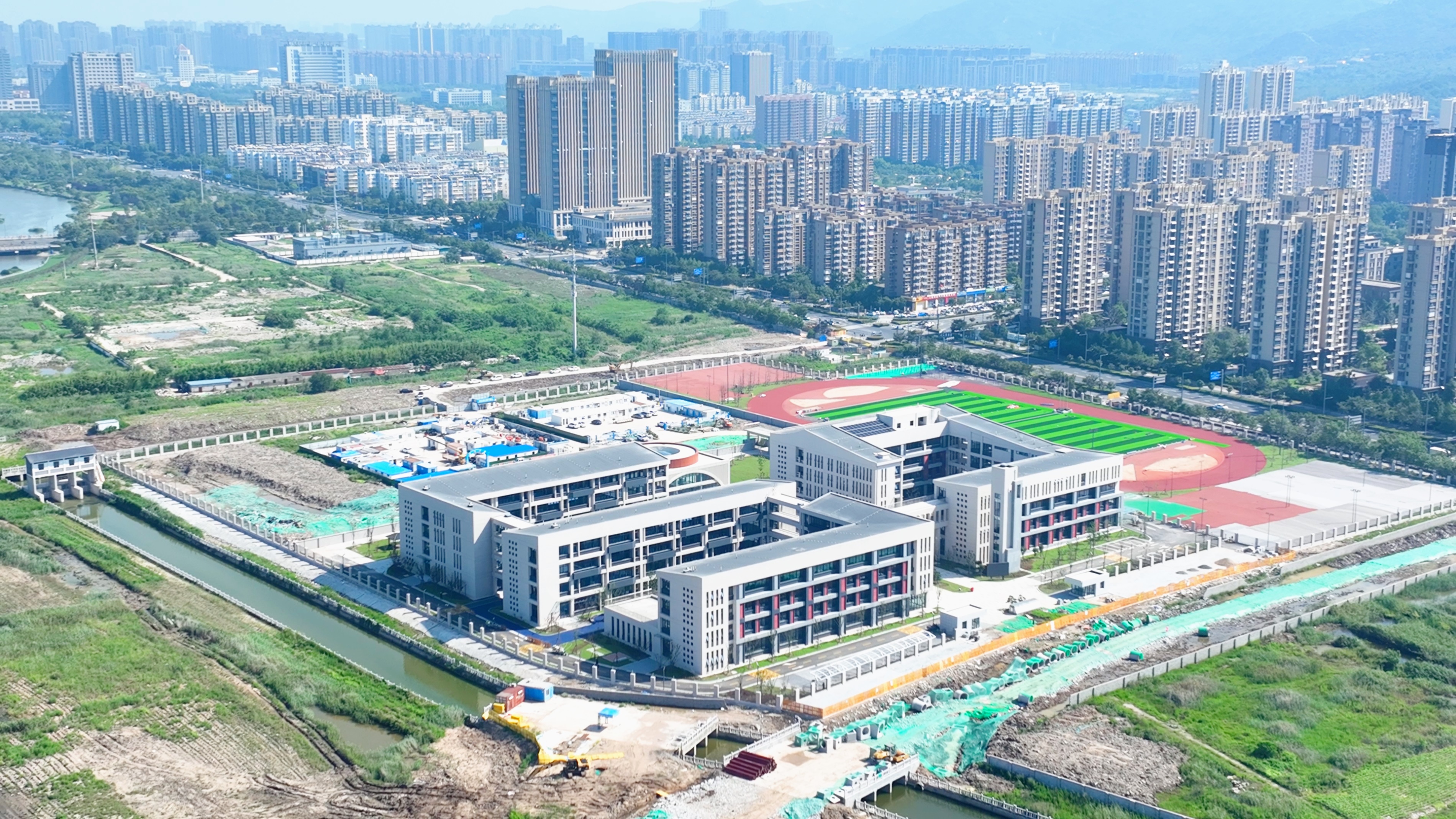 科苑路学校顺利通过竣工初验4.jpg